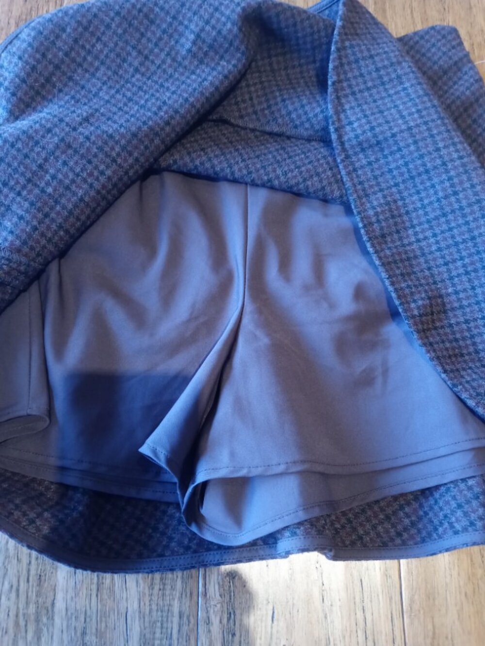 UNIQLO flare skort wool blend in dark brown checked (XS) - Picture 10 of 16